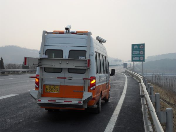 道路综合检测车